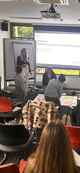 Teilnehmerinnen bei einem Workshop im Rahmen des Pflegekongresses