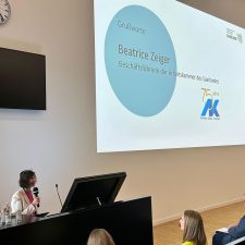 Beatrice Zeiger bei der Begrüßung zur Fortbildung Vielfalt in der Pflege