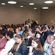 170 Teilnehmer und Teilnehmerinnen im Konferenzsaal im Bildungszentrum Kirkel