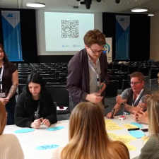 Teilnehmerinnen während eines Workshops bei Young help and care